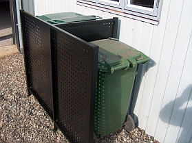Affaldsskjuler - til to affaldsstativer eller containere